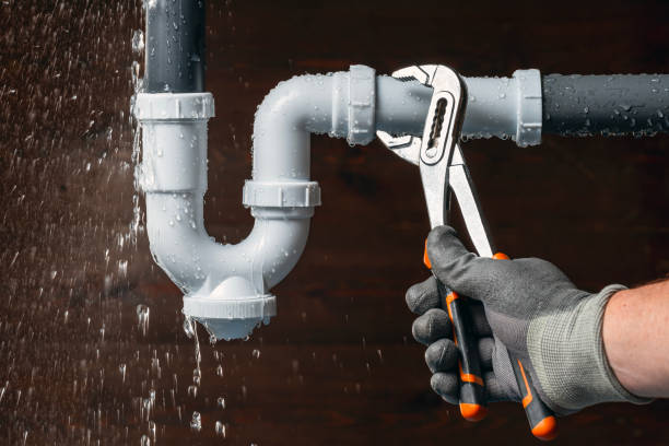 Professional Emergency Plumber technician working in Frenchtown, NJ